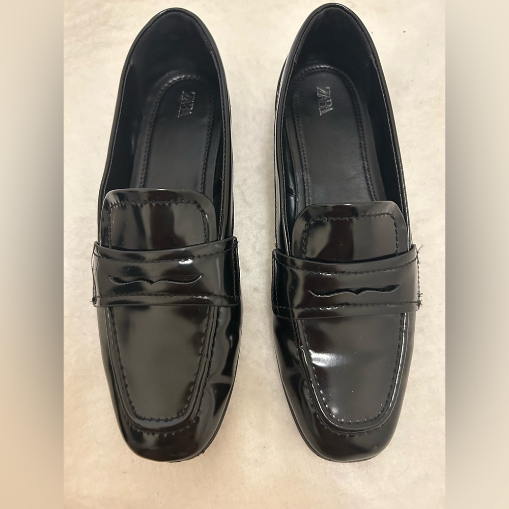Zara Women's Shiny Black Flats